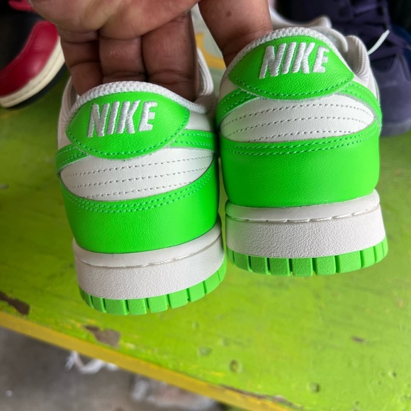 Nike Green and White Athletic Shoes Dunk Low fits men size 8 - Picture 3 of 6